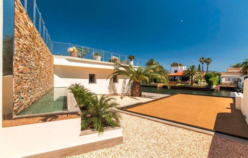 Recently built, eclusive, elegant and modern house