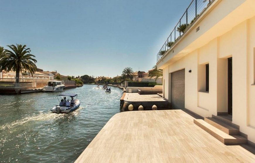 Recently built, eclusive, elegant and modern house