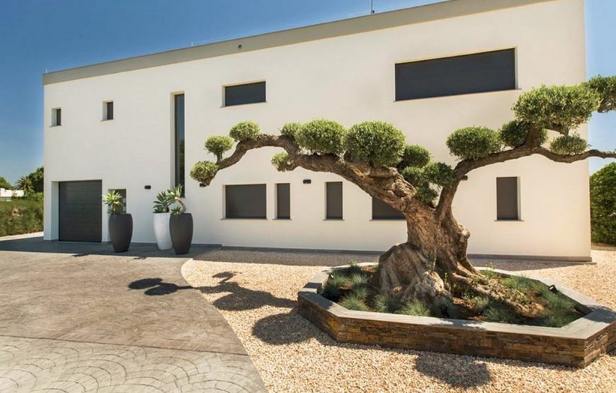Recently built, eclusive, elegant and modern house