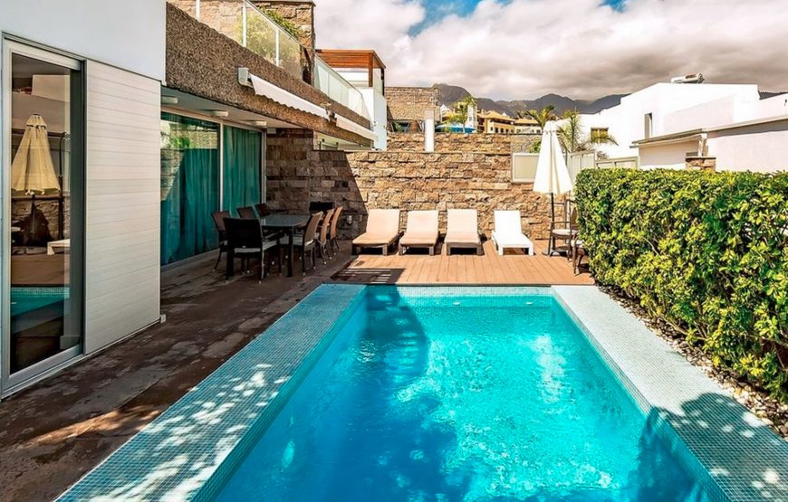 Comfortable modern villa with private heated pool