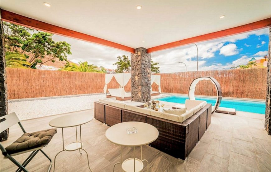 Semi-detached modern villa with rooftop jacuzzi