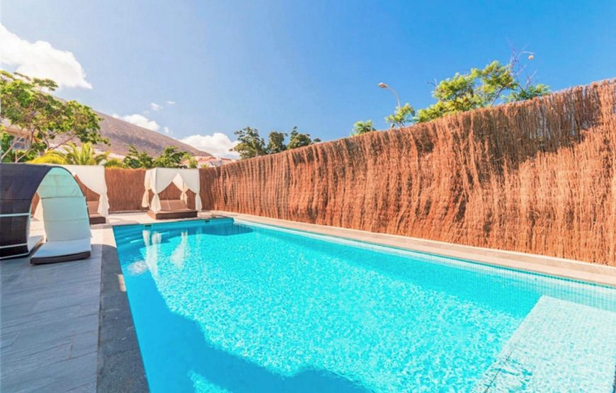 Semi-detached modern villa with rooftop jacuzzi