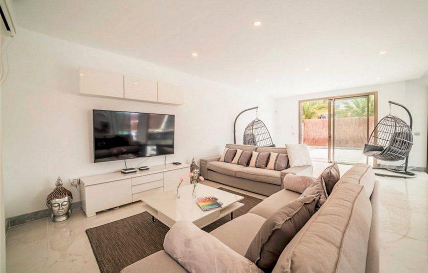 Semi-detached modern villa with rooftop jacuzzi