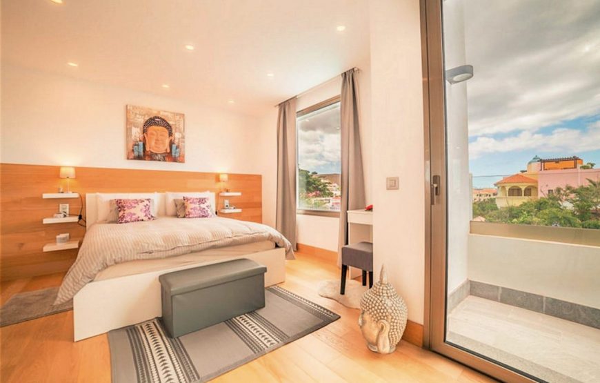 Semi-detached modern villa with rooftop jacuzzi