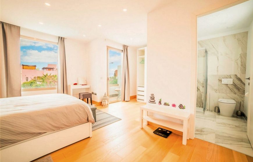 Semi-detached modern villa with rooftop jacuzzi