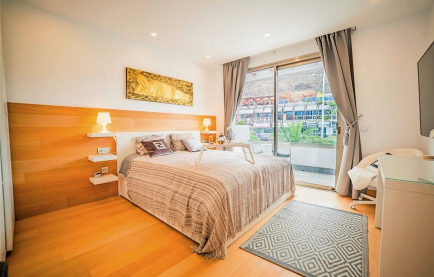 Semi-detached modern villa with rooftop jacuzzi