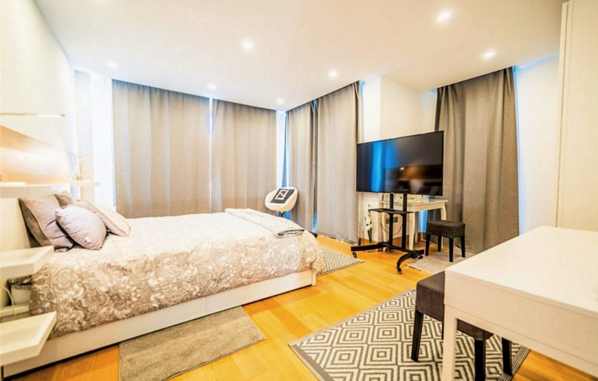 Semi-detached modern villa with rooftop jacuzzi