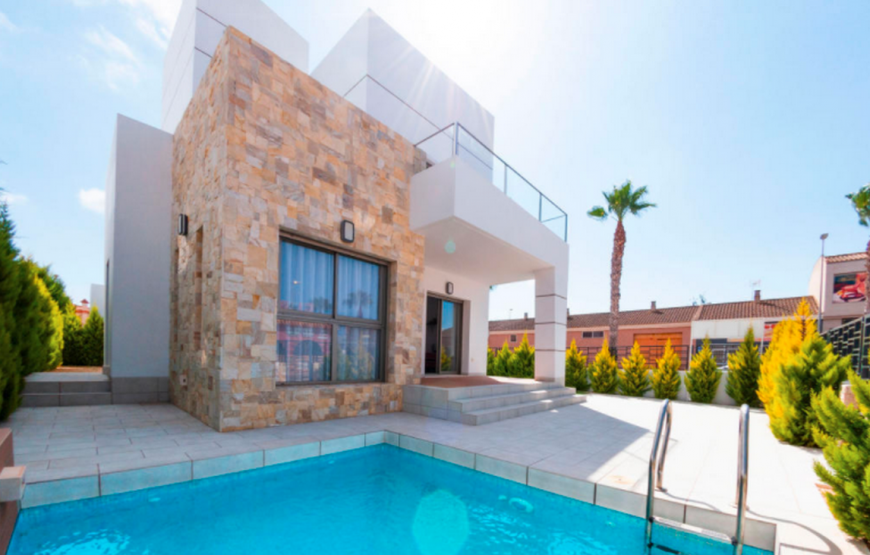 Contemporary Detached 3 Bedroom Villa