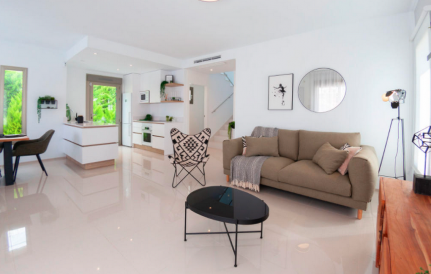 Contemporary Detached 3 Bedroom Villa