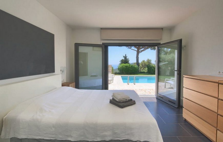 Complete privacy holiday in Begur, Girona