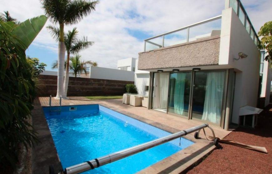 Villa 5 minutes walk from El Duque beach