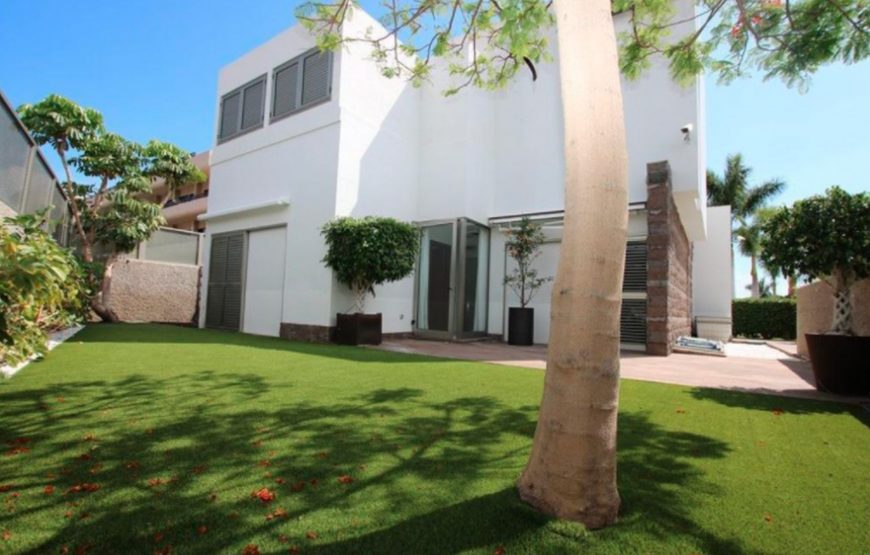 Villa 5 minutes walk from El Duque beach