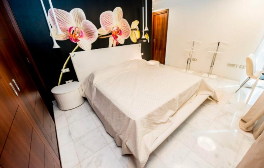 Villa 5 minutes walk from El Duque beach