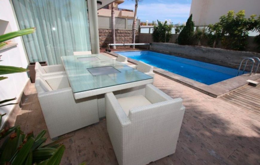 Villa 5 minutes walk from El Duque beach