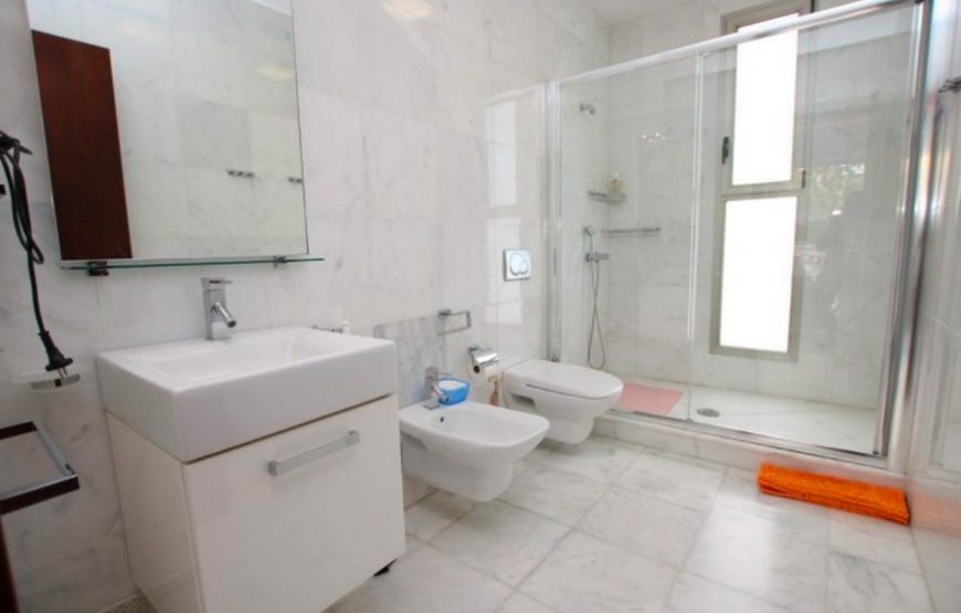Villa 5 minutes walk from El Duque beach