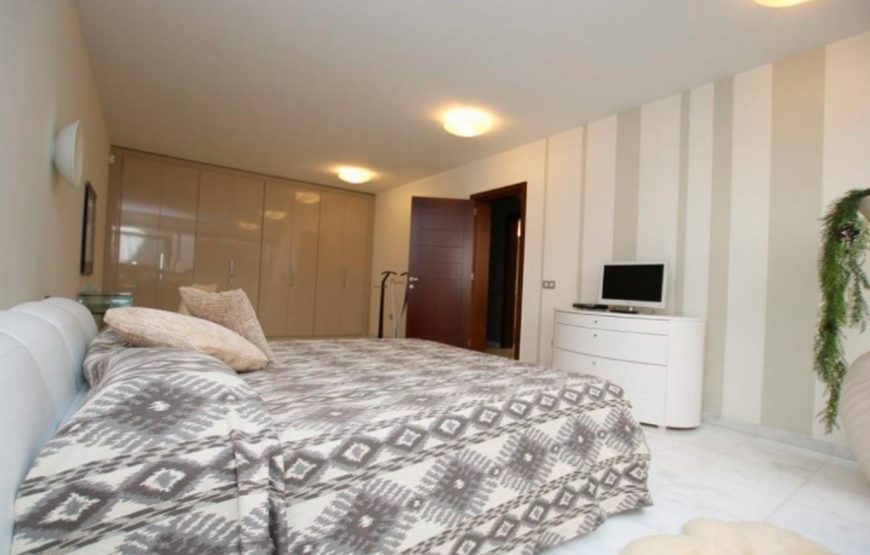 Villa 5 minutes walk from El Duque beach