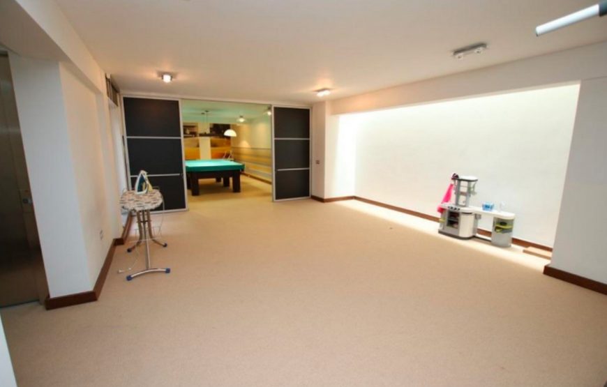 Villa 5 minutes walk from El Duque beach