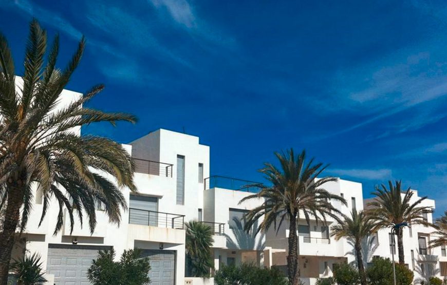 Magnificent villa in the first line of the Mediterranean Sea