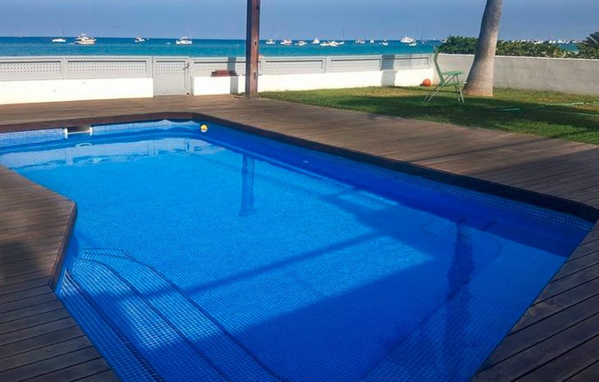 Magnificent villa in the first line of the Mediterranean Sea