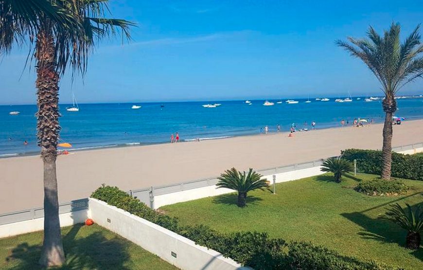 Magnificent villa in the first line of the Mediterranean Sea