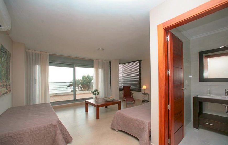 Magnificent villa in the first line of the Mediterranean Sea