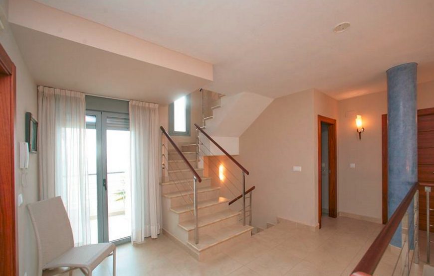 Magnificent villa in the first line of the Mediterranean Sea