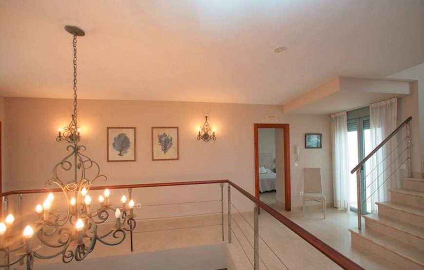 Magnificent villa in the first line of the Mediterranean Sea