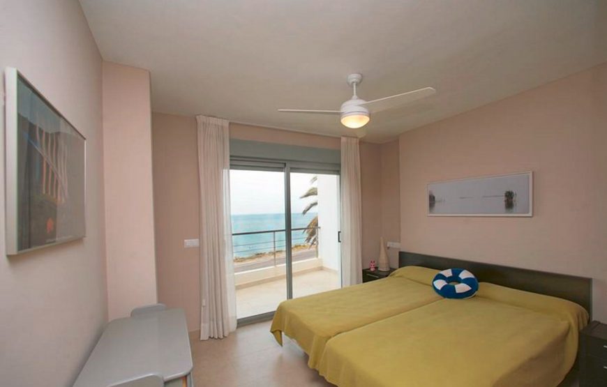 Magnificent villa in the first line of the Mediterranean Sea