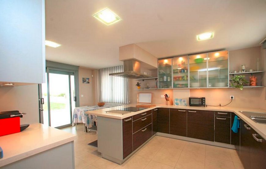 Magnificent villa in the first line of the Mediterranean Sea
