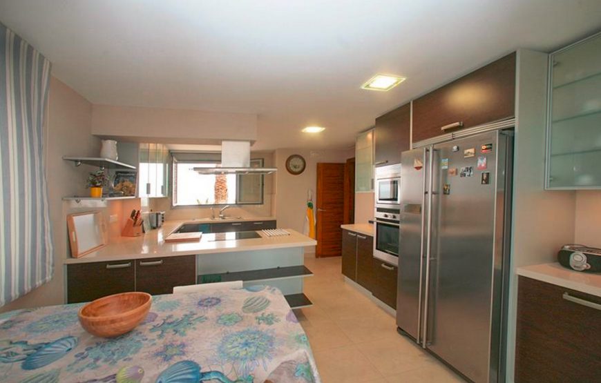 Magnificent villa in the first line of the Mediterranean Sea