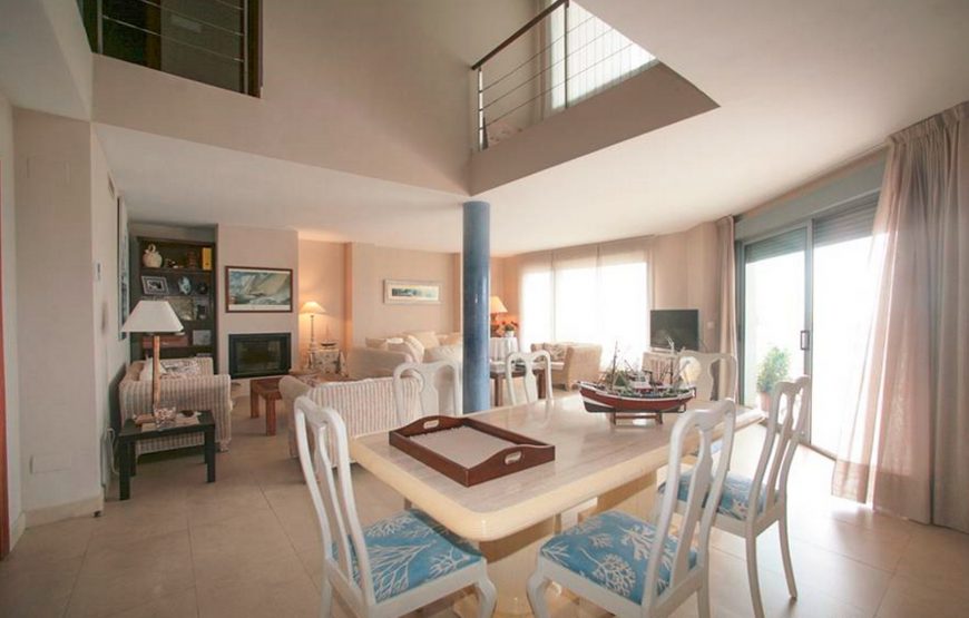 Magnificent villa in the first line of the Mediterranean Sea