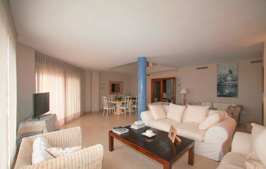Magnificent villa in the first line of the Mediterranean Sea