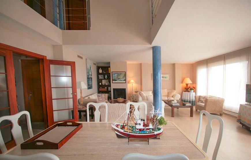 Magnificent villa in the first line of the Mediterranean Sea