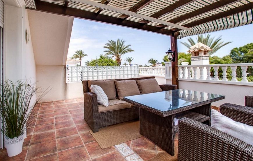 Detached villa with 4 large en-suite bedrooms