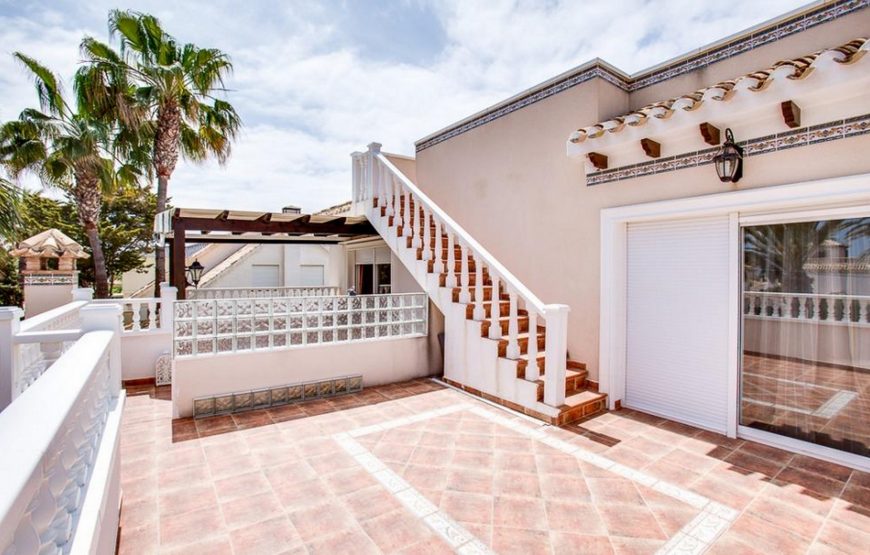Detached villa with 4 large en-suite bedrooms