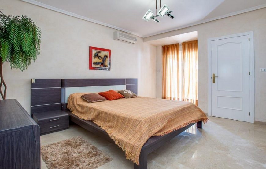 Detached villa with 4 large en-suite bedrooms