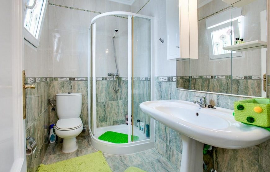 Detached villa with 4 large en-suite bedrooms