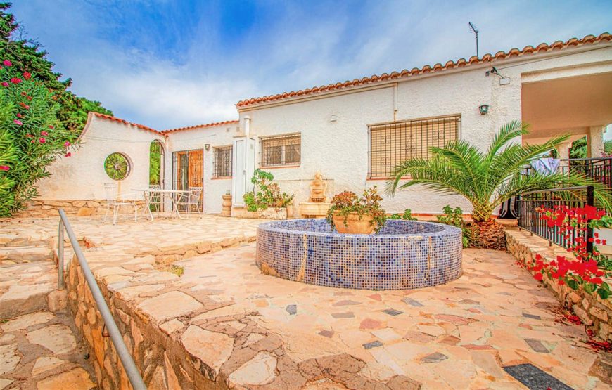 Villa near the beach with the most beautiful pool