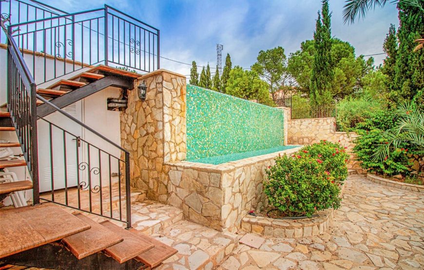 Villa near the beach with the most beautiful pool