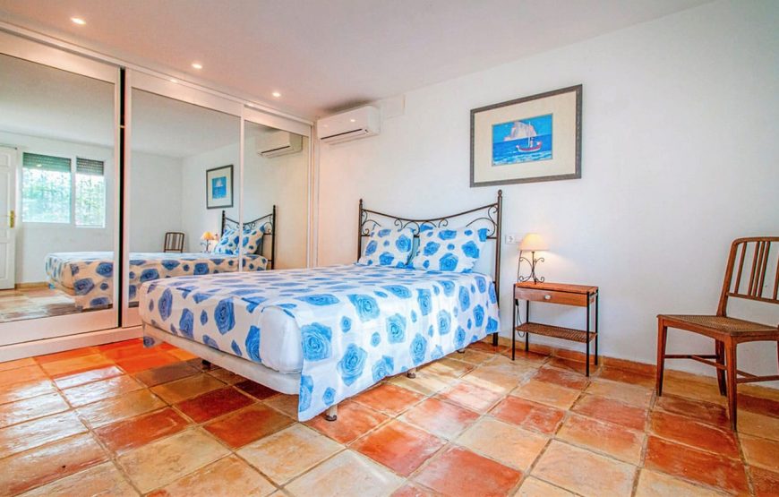Villa near the beach with the most beautiful pool