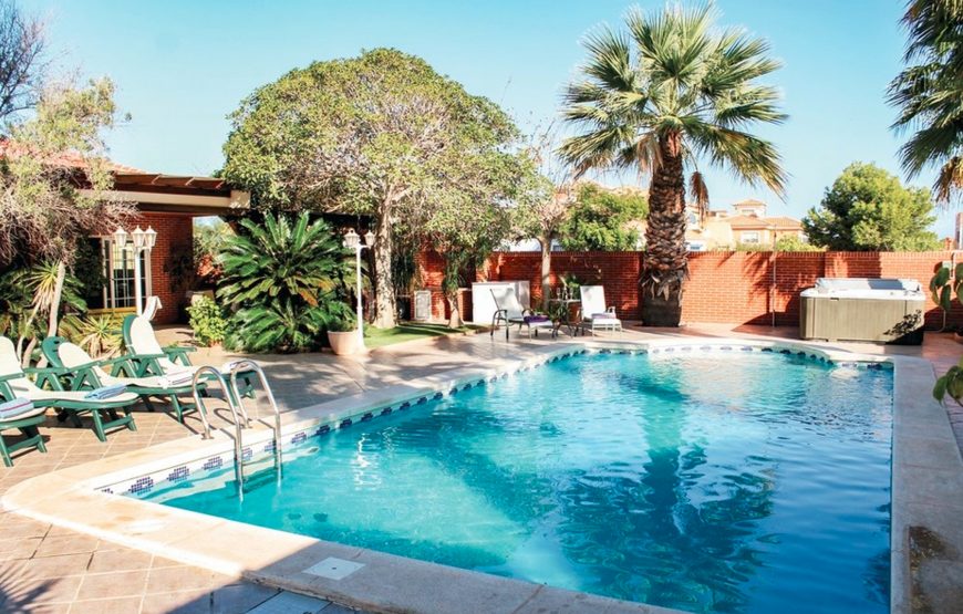 Holiday home 300m away from the beach