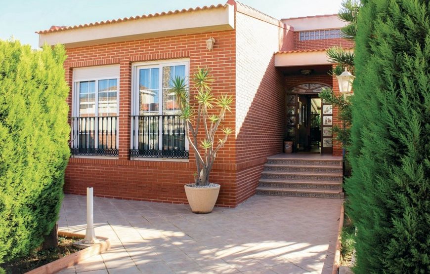 Holiday home 300m away from the beach