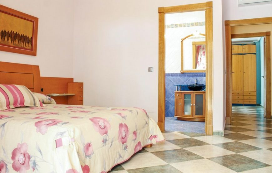 Holiday home 300m away from the beach