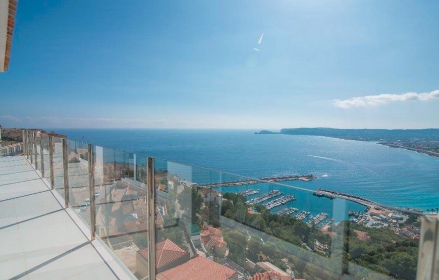 Unique 4 bedroom villa overlooking the Jávea port
