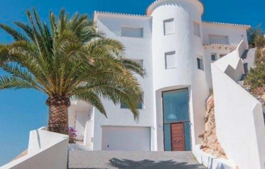 Unique 4 bedroom villa overlooking the Jávea port