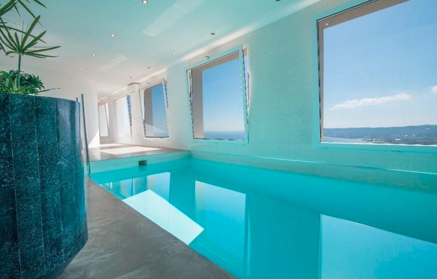 Unique 4 bedroom villa overlooking the Jávea port