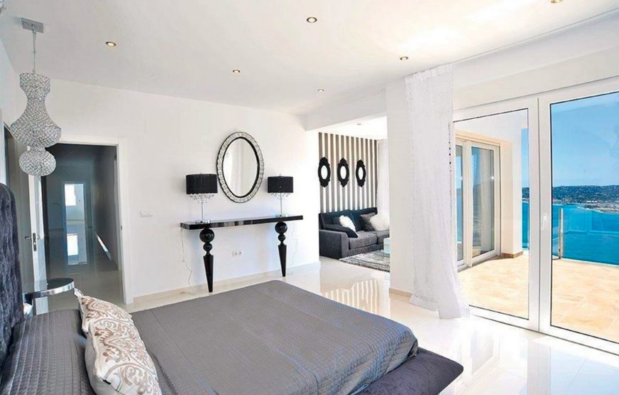 Unique 4 bedroom villa overlooking the Jávea port