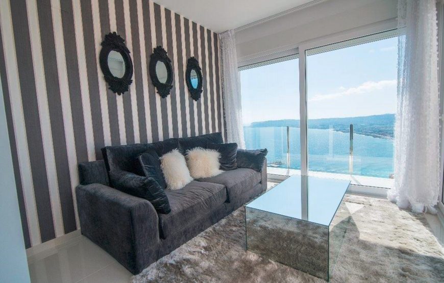 Unique 4 bedroom villa overlooking the Jávea port