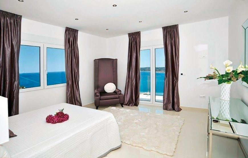 Unique 4 bedroom villa overlooking the Jávea port