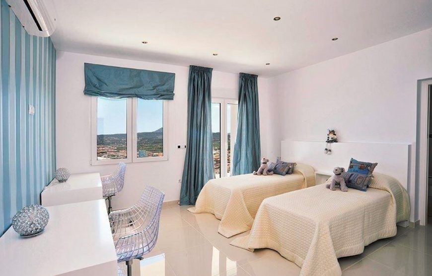 Unique 4 bedroom villa overlooking the Jávea port